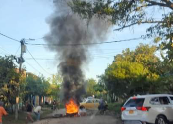 Habitantes de Coyaima bloquean vía Nacional que comunica al Tolima con el departamento del Huila