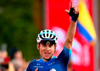 El colombiano Einer Rubio conquista la montaña y gana en el Giro de Italia 