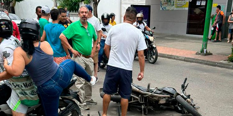 Atracaron en un café de Melgar y a sus clientes los tiraron al piso y encañonaron  entre esos un Diputado del Tolima