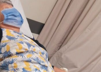 Adulta mayor denuncia que sufrió fractura en la columna mientras iba en una buseta de Ibagué