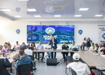 El alcalde Hurtado giró su mirada a los ediles y los escuchó