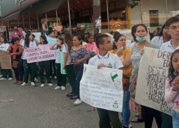 Bloqueos en avenida del sur por protestas en el colegio José Antonio Ricaurte