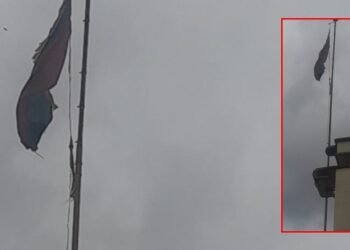 Por fin cambiaron el trapo viejo de La Torre de la Sirena, ahora sí pusieron una bandera