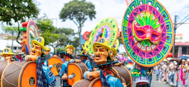 Abren convocatoria para comparsas que deseen participar en el desfile del 2 de julio