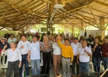 Cortolima entregó incentivos a la comunidad del Cañón del Combeima