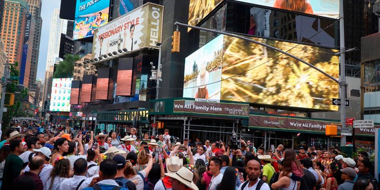 New York vibró al son de bambucos que presentaron a más de 1.000 personas el 49 Festival Folclórico Colombiano 