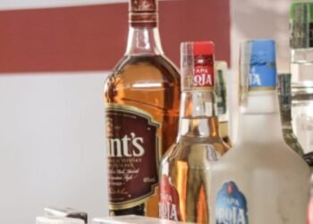 ¡Pilas! Autoridades advierten sobre los peligros del licor adulterado en estas festividades