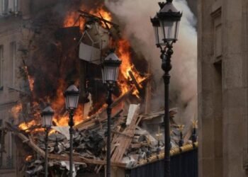 Explosión de gas provoca el derrumbe de un edificio en París: varios heridos en estado crítico