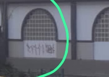 Solo tres días duró la pintura de la fachada de la plaza del Jardín, ya la vandalizaron