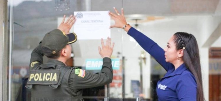 Cerrados dos restaurantes en el centro en plenas fiestas