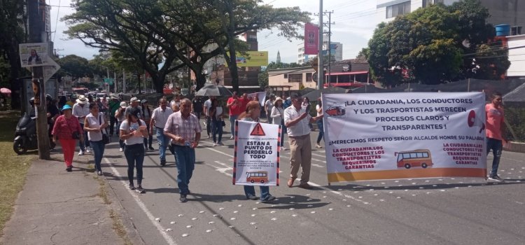 Poca convocatoria en protesta de colectivo de busetas