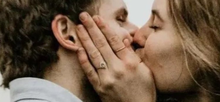 Hoy es el Día Internacional del Beso Robado