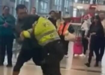 Extranjero golpeó salvajemente a policía en aeropuerto El Dorado