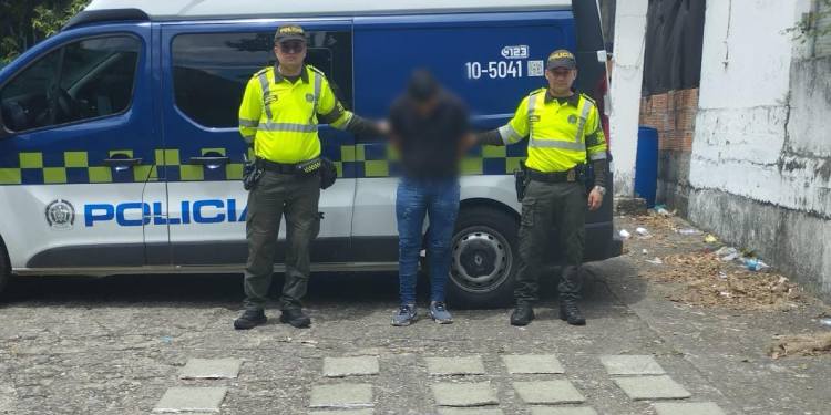 Cayó cargamento de droga que llevaba pasajero de un bus en vías del Tolima