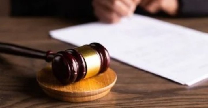 Hombre acusado de violencia intrafamiliar admitió que asesinaría a su pareja ante la juez del caso