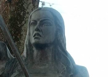 Monumento a “La Pola” fue cambiado de lugar para que lo puedan ver