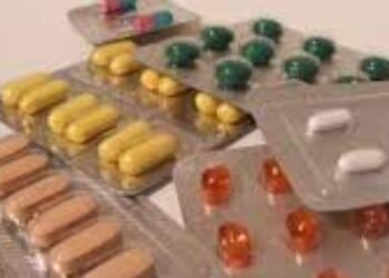 Aprovechando la escasez de medicamentos una banda se dedicaba a venderlos vencidos y en mal estado