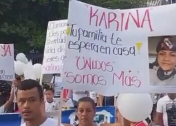 Melgar marchó para pedir la liberación de la sargento Karina Ramírez y sus hijos 