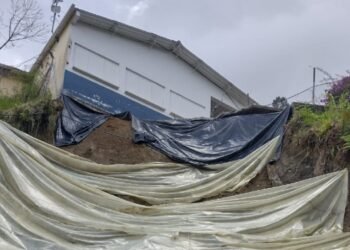 Vereda “El Retiro” tiene su escuela en el aire, un derrumbe la dejó en riesgo de caer