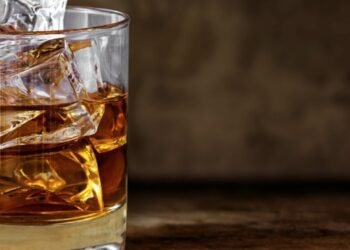 Ladrones se robaron $40 millones de una dulcería y 6 botellas de whisky para celebrar