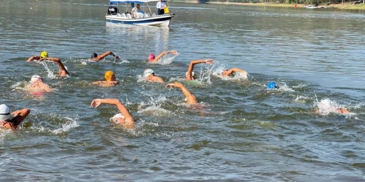 La emoción inunda la Represa de Prado con el inicio de la III Parada Nacional de Natación en Aguas Abiertas