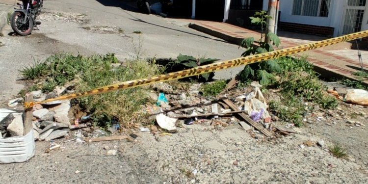 Daño de alcantarillado en el barrio Arkala tiene a los habitantes con la vía cerrada