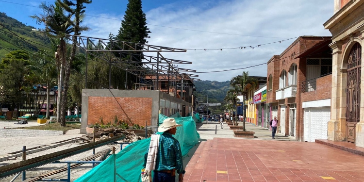 Habitantes de Cajamarca rechazan la construcción de locales comerciales en el nuevo parque principal