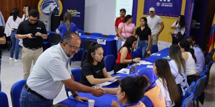 Éxito rotundo en Expo Empleo SENA Joven: Más de 400 jóvenes se benefician de oportunidades laborales y asesoría