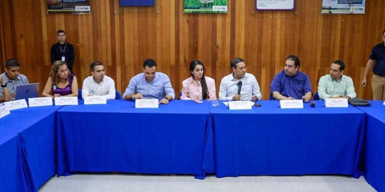 Ministro de TIC explora potencialidades del sector en el Tolima