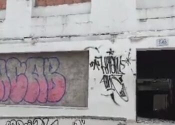 En una calle del cartucho se está  convirtiendo al barrio Interlaken por las ruinas del antiguo Medimas