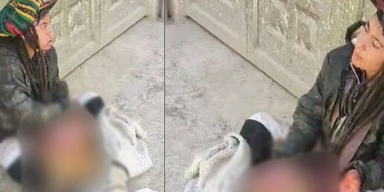 Aberrante: Habitante de calle se come un perro muerto ante la mirada de varios ciudadanos