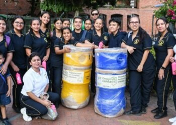 Cortolima impulsa el reciclaje en instituciones educativas con las Ecobotellas