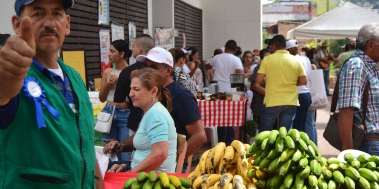 Éxito Rotundo: Expofrutas Impulsa Ventas y Hábitos Saludables a Través de la Fortaleza Rural