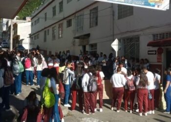Estudiantes del colegio San José en Fresno protestan porque no fueron inscritos para las pruebas Icfes