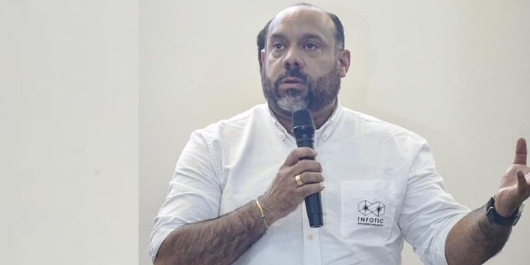 El gerente de INFOTIC, Adolfo Tejada, aclaró dudas y contestó las preguntas de la ciudadanía y medios de comunicación