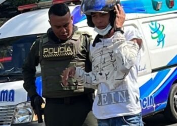 Presuntos ladrones robaron a un motociclista y los persiguió hasta detenerlos