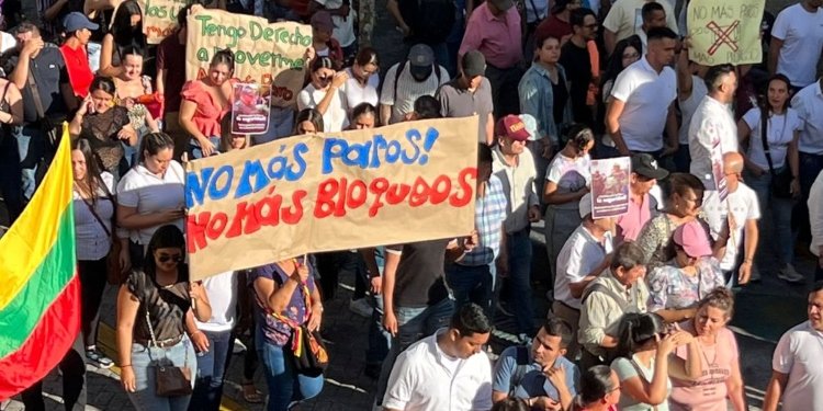 Ibaguereños protestaron contra el paro de transporte en la capital tolimense
