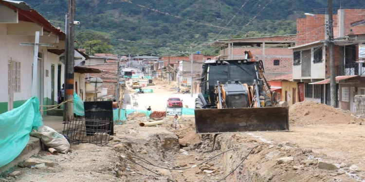 Avanza con éxito la pavimentación de vías urbanas en San Antonio