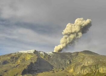 El Volcán Nevado del Ruiz volvió a poner en alerta a las poblaciones aledañas 