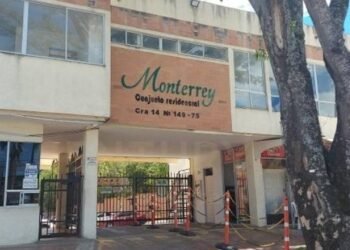 Una mujer compró un colchón y la mandaron a dormir a la calle porque no se lo dejaron entrar al conjunto