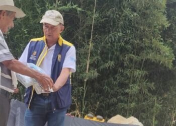 Alcaldía entregó ayuda humanitaria a dos adultos mayores que perdieron su vivienda