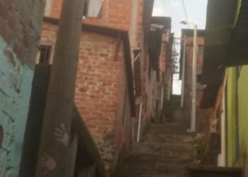 Comunidad del barrio onda de Picaleña señalan a Celsia de ser culpable de no cambiar las luminarias en el sector
