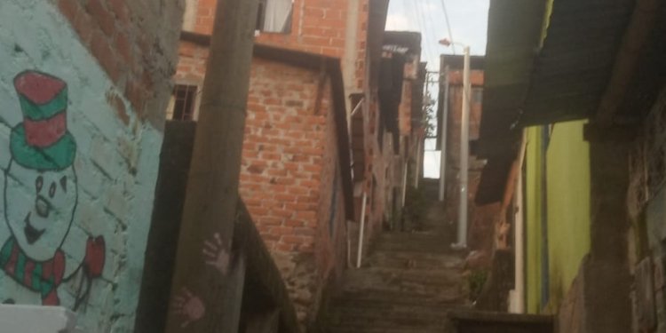 Comunidad del barrio onda de Picaleña señalan a Celsia de ser culpable de no cambiar las luminarias en el sector