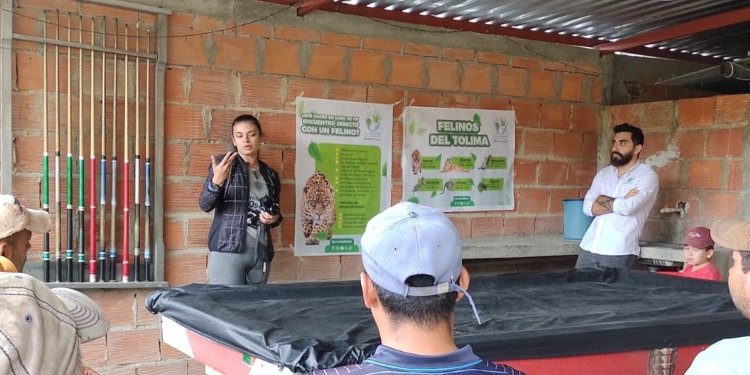Cortolima Capacita a Comunidad en Dolores sobre Métodos de Prevención en Caso de Avistamiento de Felinos