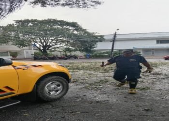 Fuertes lluvias en la madrugada de este lunes dejaron varias inundaciones en la ciudad de Ibagué