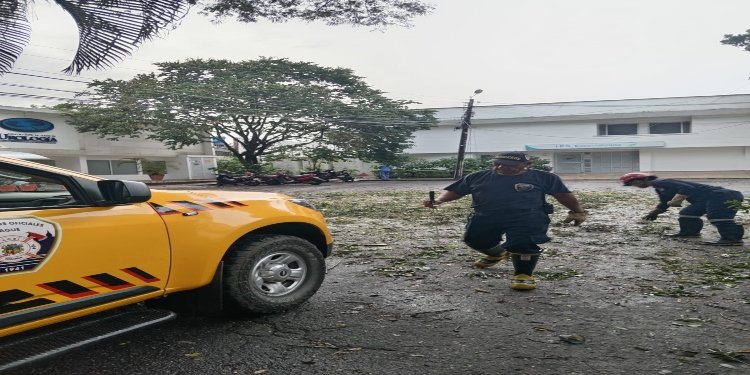 Fuertes lluvias en la madrugada de este lunes dejaron varias inundaciones en la ciudad de Ibagué
