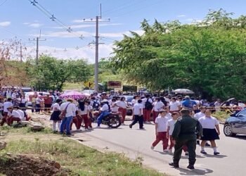 Estudiantes de Coyaima entran en paro por falta de maestros