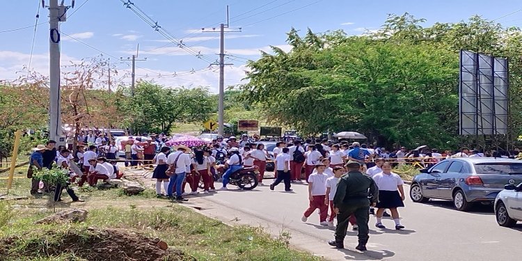 Estudiantes de Coyaima entran en paro por falta de maestros