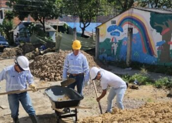 Alcalde Hurtado cumple con  modernización de redes en Villa del Sol