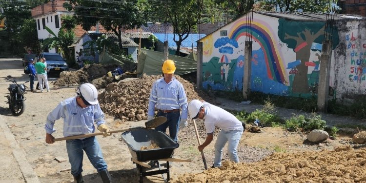 Alcalde Hurtado cumple con  modernización de redes en Villa del Sol